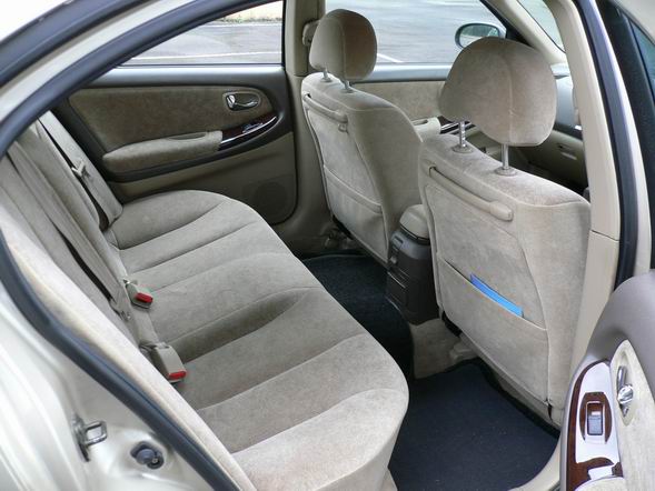 2000 Nissan Cefiro Photos