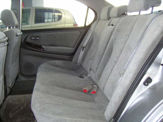 2001 Nissan Cefiro Pictures