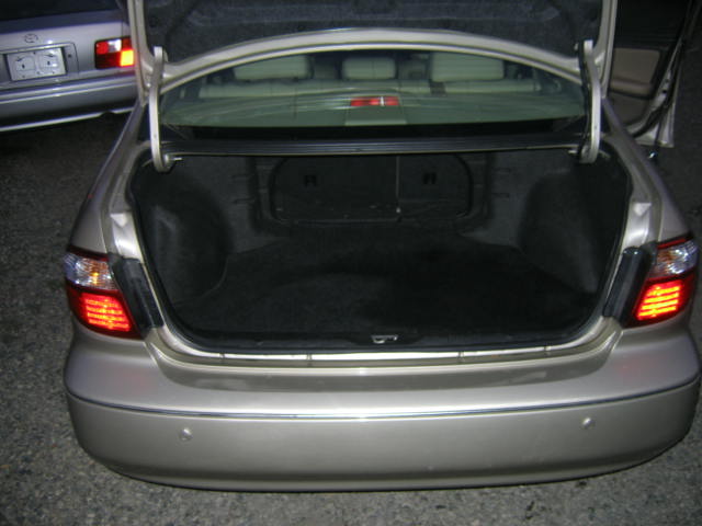 2001 Nissan Cefiro Pictures