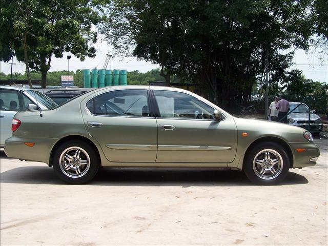 2001 Nissan Cefiro Pictures