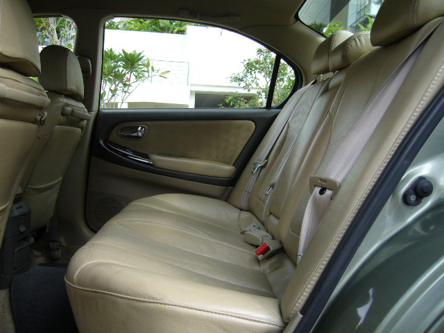 2001 Nissan Cefiro Pictures