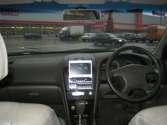 2001 Nissan Cefiro Photos