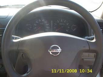 2001 Nissan Cefiro Pictures