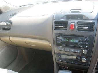 2001 Nissan Cefiro Pictures