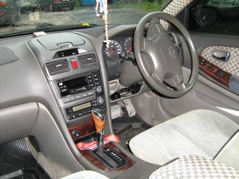 2001 Nissan Cefiro Pictures