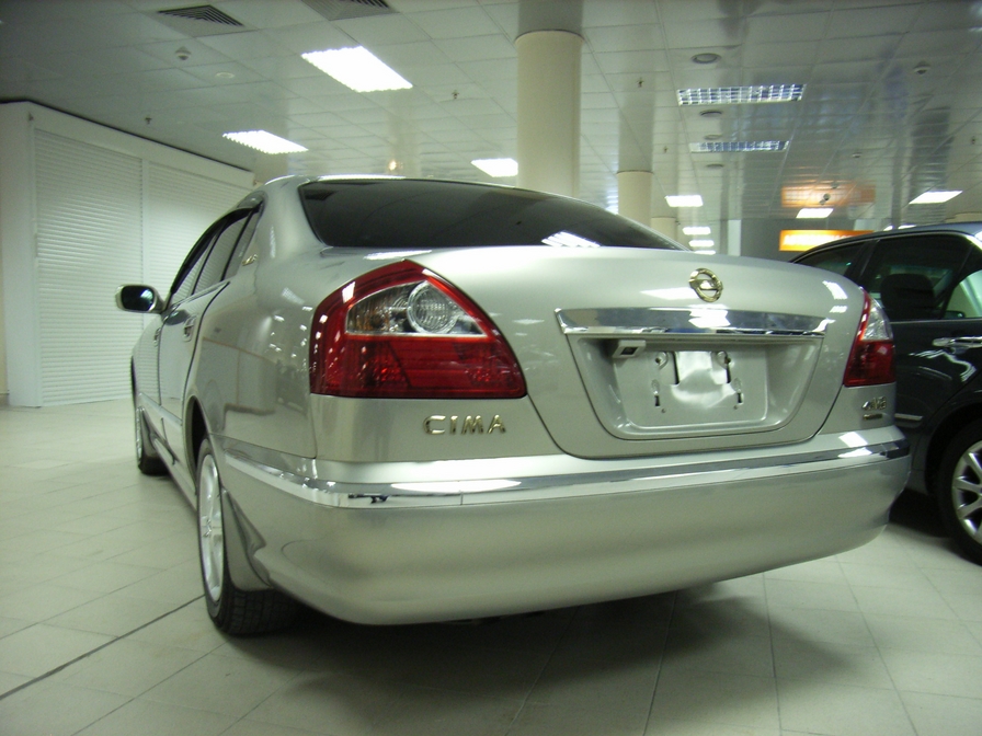2001 Nissan Cima Pictures