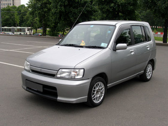 1999 Nissan Cube Photos