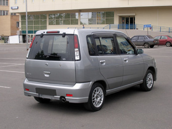 1999 Nissan Cube Photos