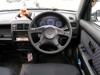 1999 Nissan Cube Pics