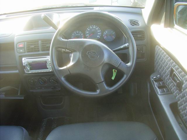 1999 Nissan Cube Photos