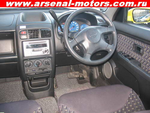 1999 Nissan Cube Photos