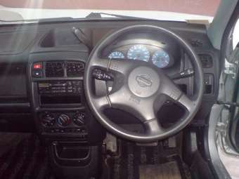1999 Nissan Cube Photos