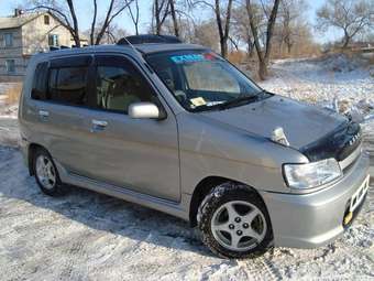 1999 Nissan Cube Photos