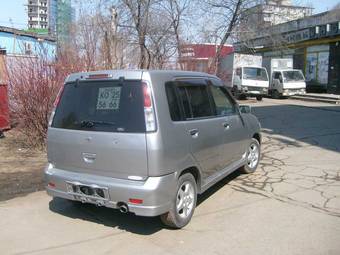 1999 Nissan Cube Photos