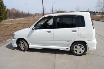 1999 Nissan Cube Photos