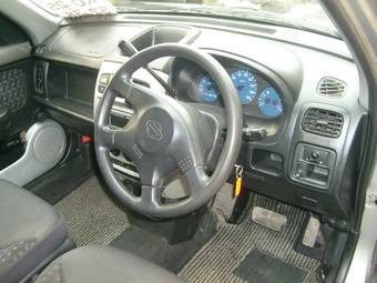 1999 Nissan Cube Pictures