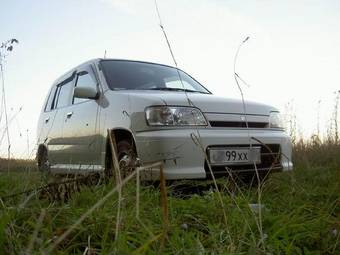 1999 Nissan Cube Photos