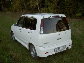 1999 Nissan Cube Photos