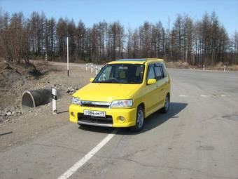 1999 Nissan Cube Photos