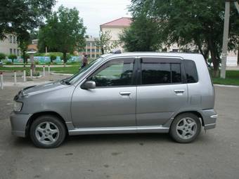 1999 Nissan Cube Photos