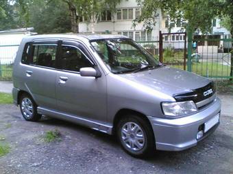 1999 Nissan Cube Photos