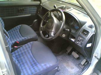 1999 Nissan Cube Photos
