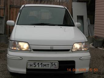 1999 Nissan Cube Photos