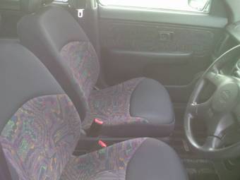 1999 Nissan Cube Photos