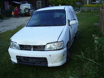 1999 Nissan Cube Photos