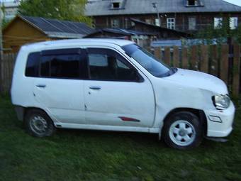 1999 Nissan Cube Photos