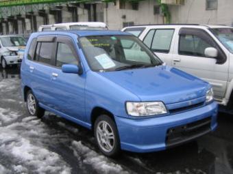 2000 Nissan Cube