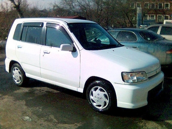 2000 Nissan Cube