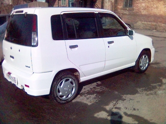 2000 Nissan Cube