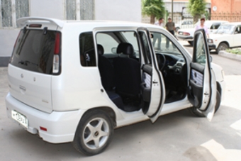 2000 Nissan Cube