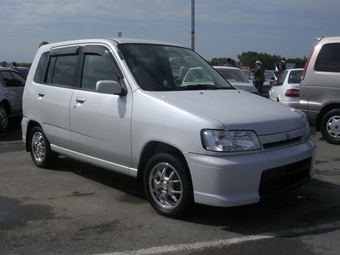 2000 Nissan Cube