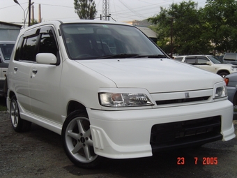 2000 Nissan Cube