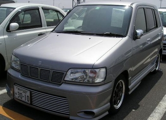 2000 Nissan Cube