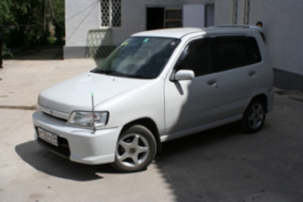 2000 Nissan Cube