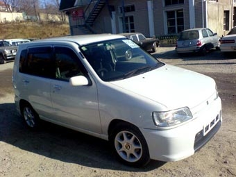 2000 Nissan Cube