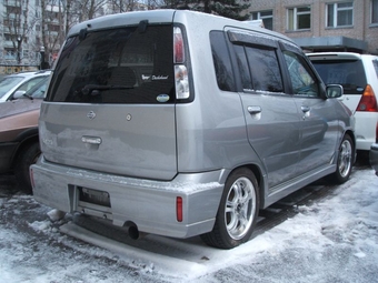 2000 Nissan Cube