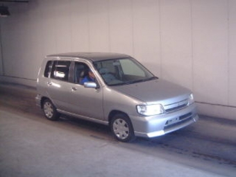 2000 Nissan Cube