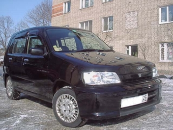 2000 Nissan Cube