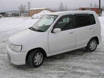 2000 Nissan Cube