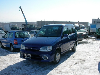 2000 Nissan Cube