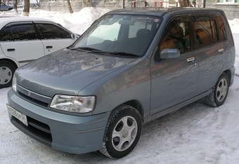 2000 Nissan Cube