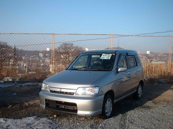 2000 Nissan Cube