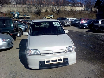 2000 Nissan Cube