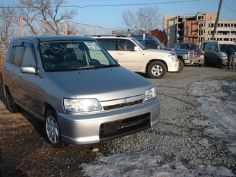 2000 Nissan Cube