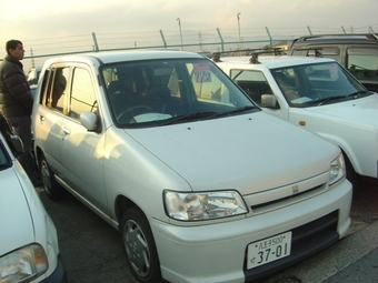 2000 Nissan Cube