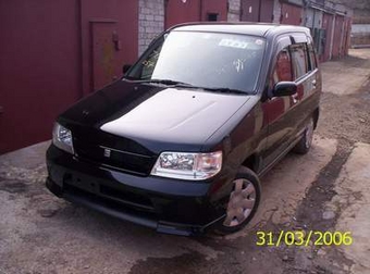 2000 Nissan Cube